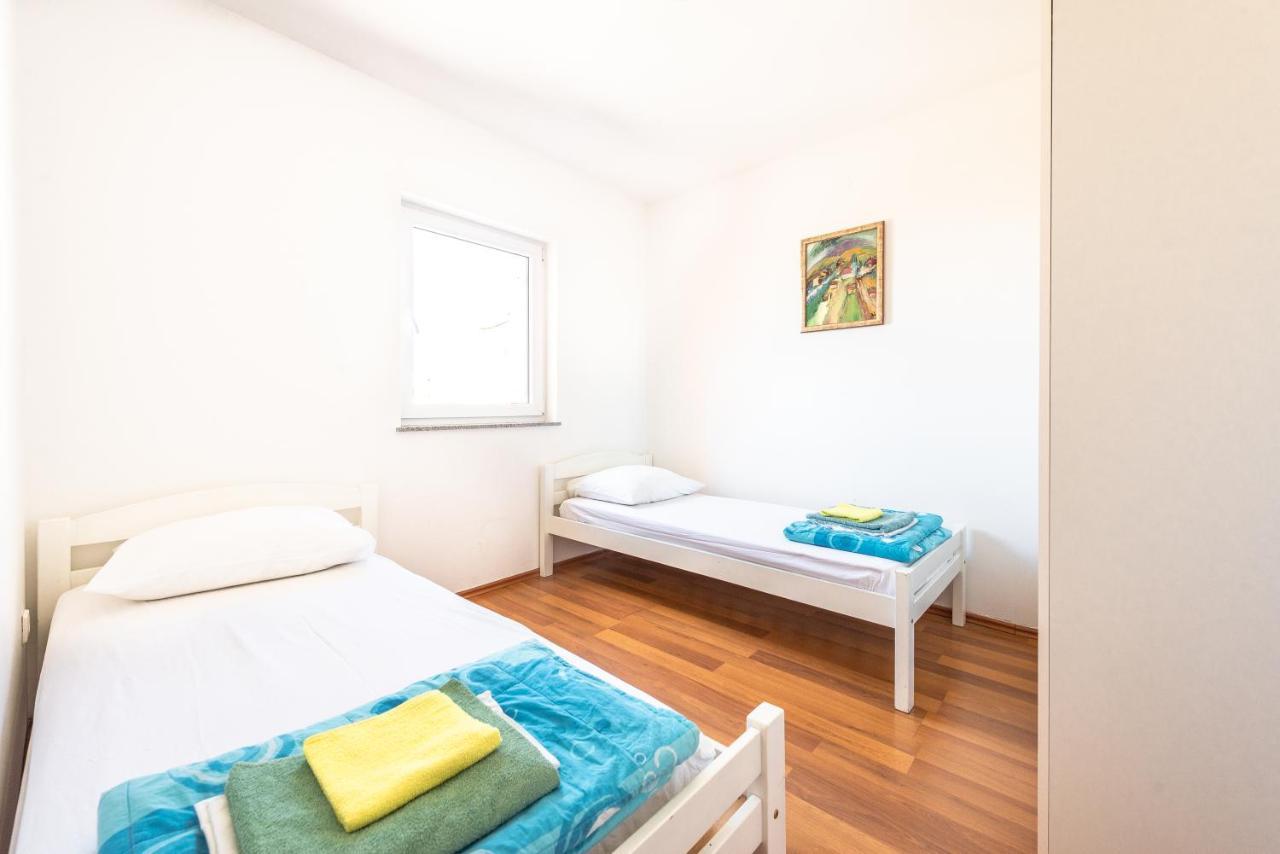 Apartment Damir ノヴァリャ エクステリア 写真